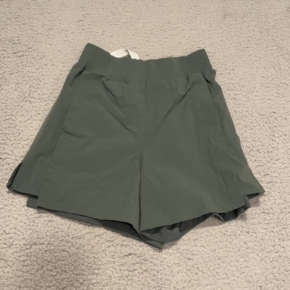 Lululemon Stretch Woven Relaxed-Fit High-Rise Short 4" size XXS - Picture 3 of 9